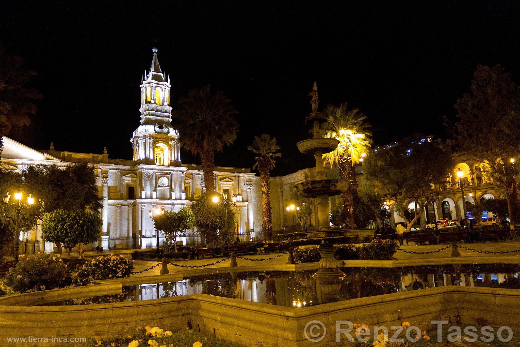 Palza de armas y catedral de Arequipa