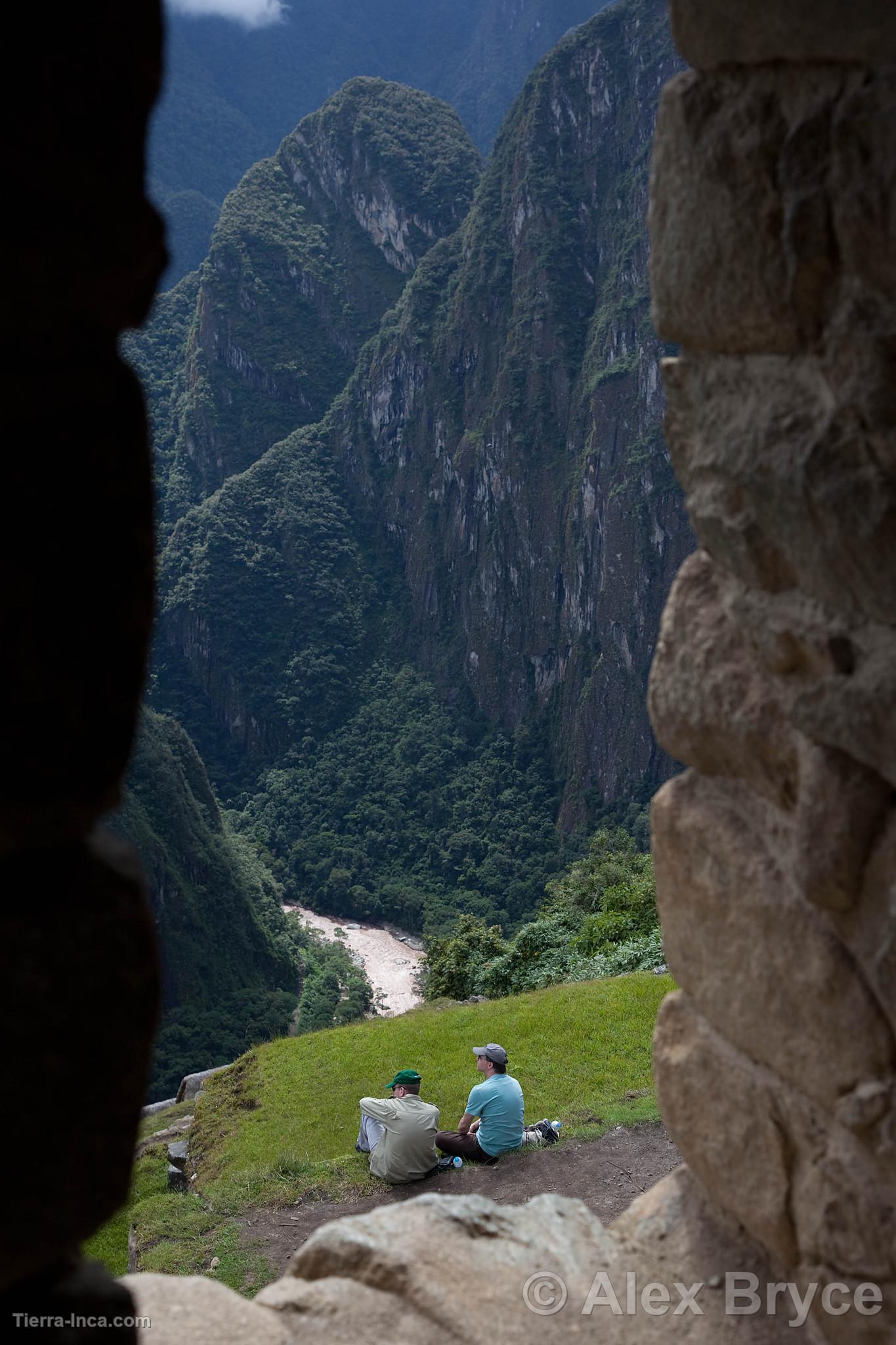 Turistas en la ciudadela de Machu Picchu