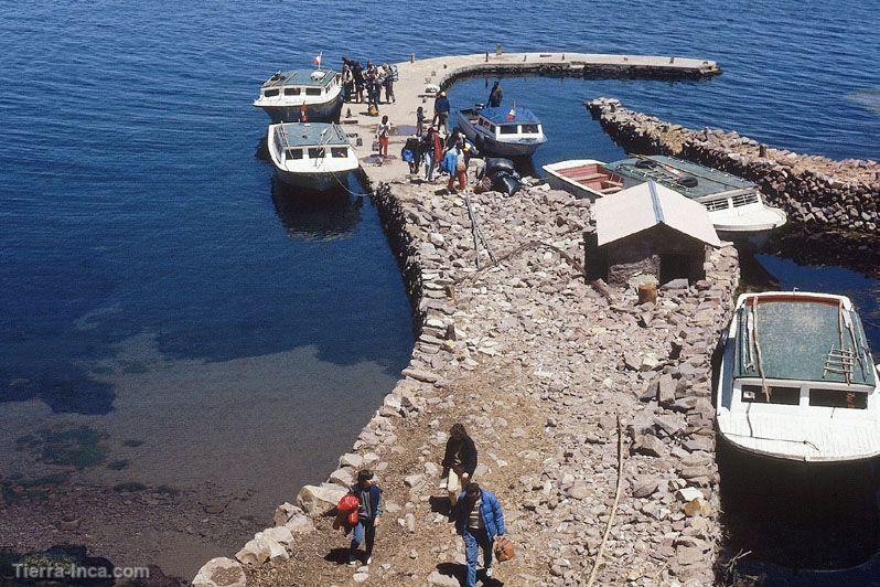 Puerto lacustre en Taquile