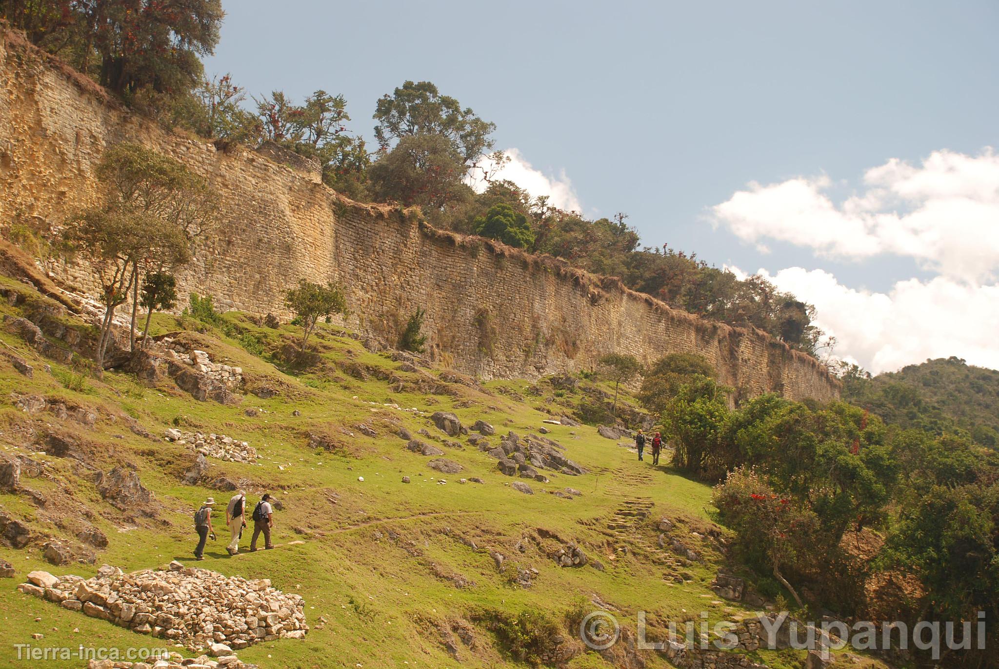 Turistas en la Fortaleza de Kulap