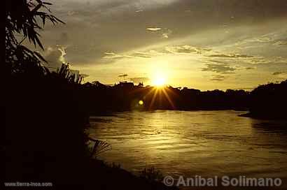 Atardecer en el río Tambopata