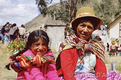 Madre e hija, pobladoras de Paucartambo