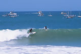 Surfing en playa Cabo Blanco