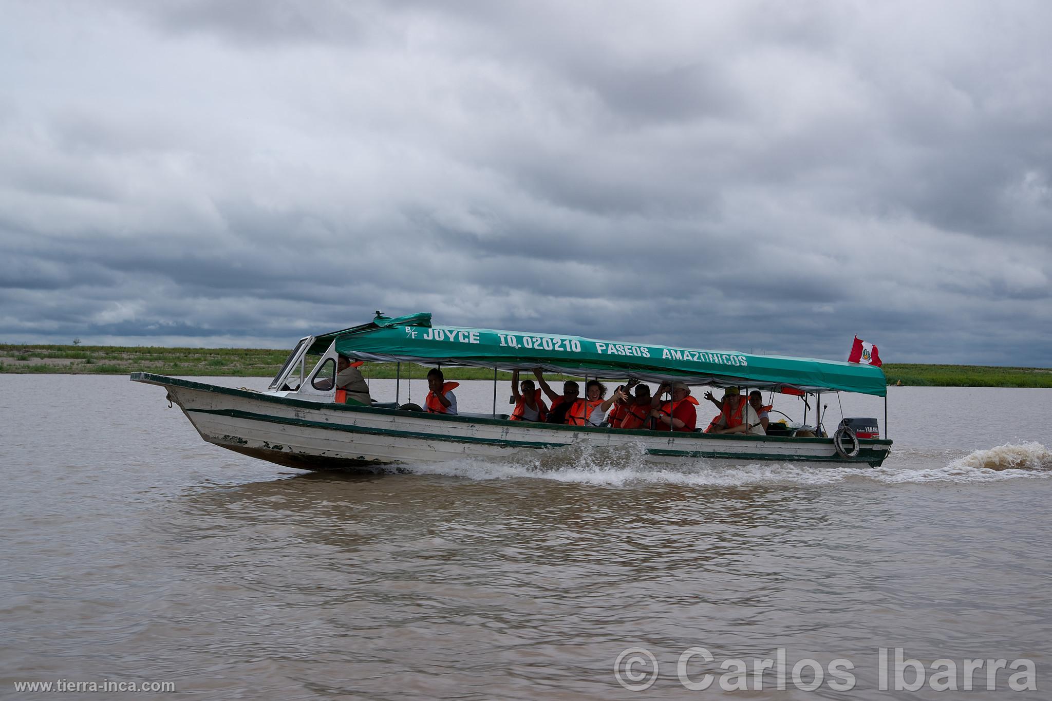 Turistas en el río Amazonas