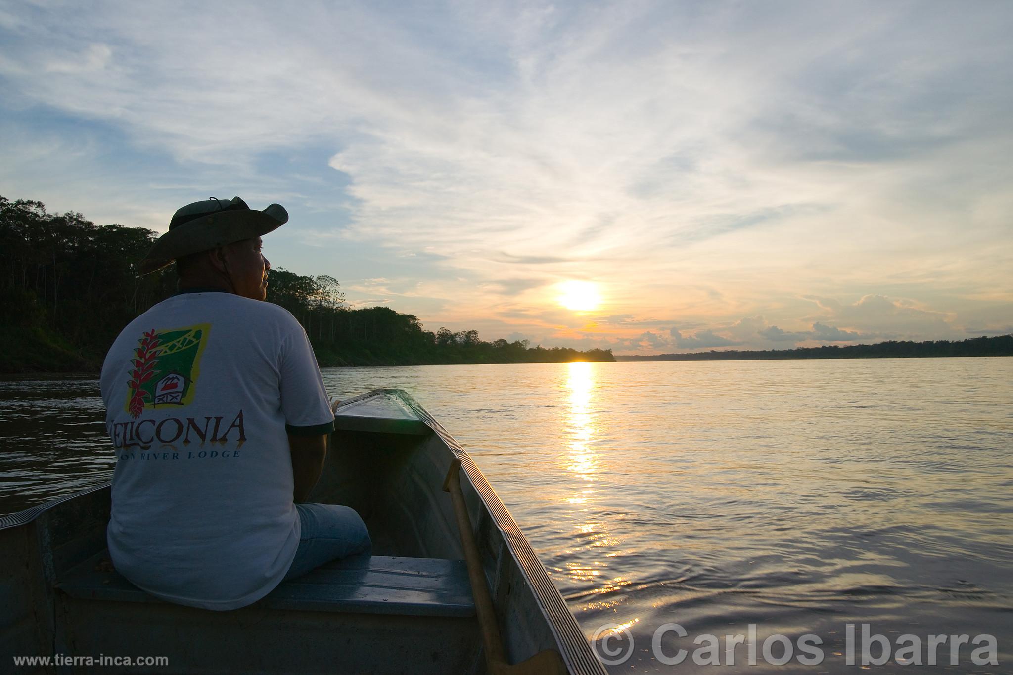 Paseo en bote en el ro Amazonas