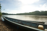 Bote en el río Manu