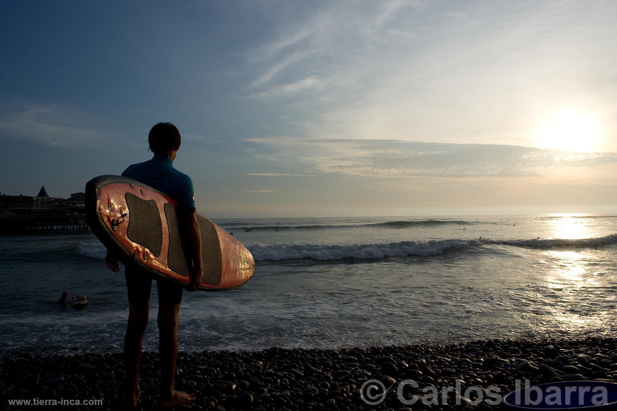 Surf en playa Makaha