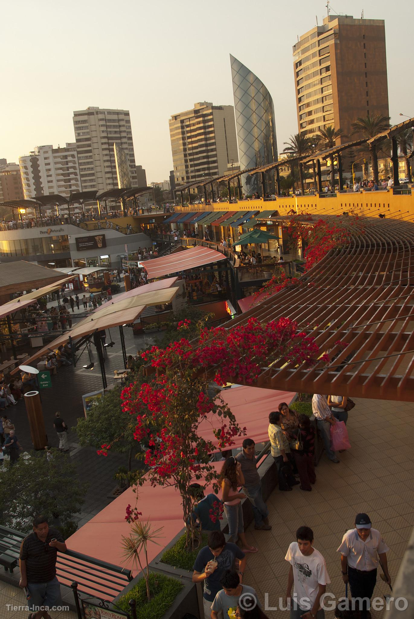 Centro Comercial Larcomar de Miraflores, Lima