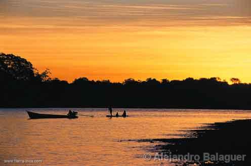 Atardecer en el ro Tambopata