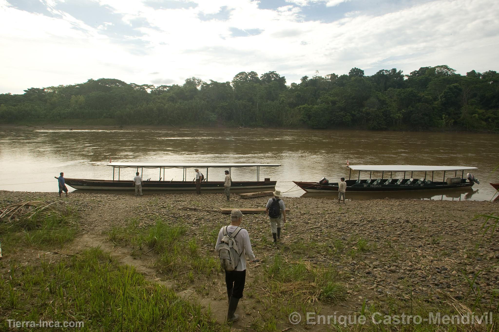 Botes en el río Manu