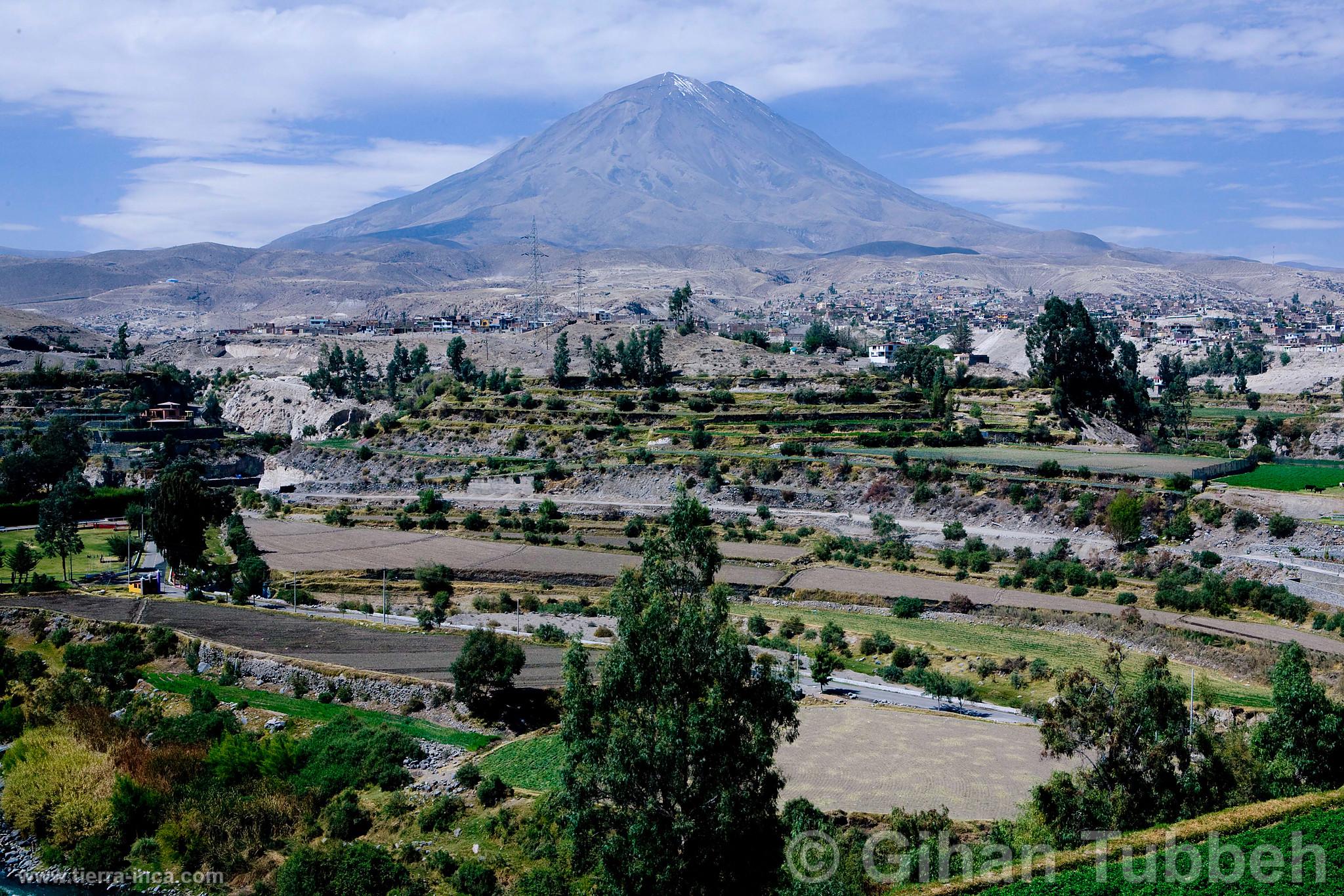 Volcn Misti y campia de Arequipa