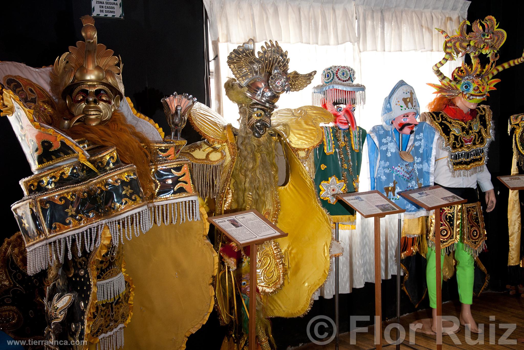 Exhibicin de trajes tpicos