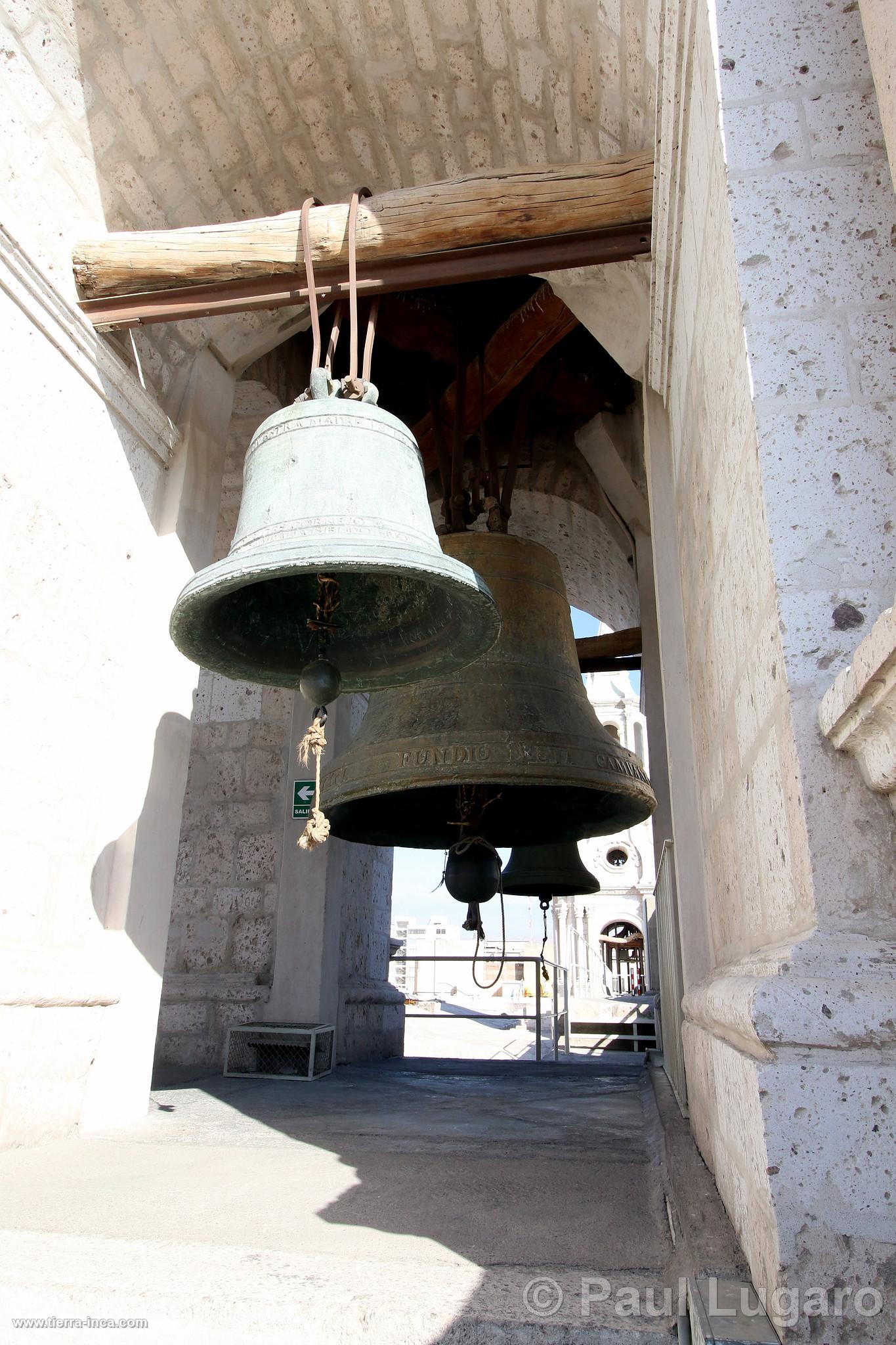 Campanas de la catedral, Arequipa