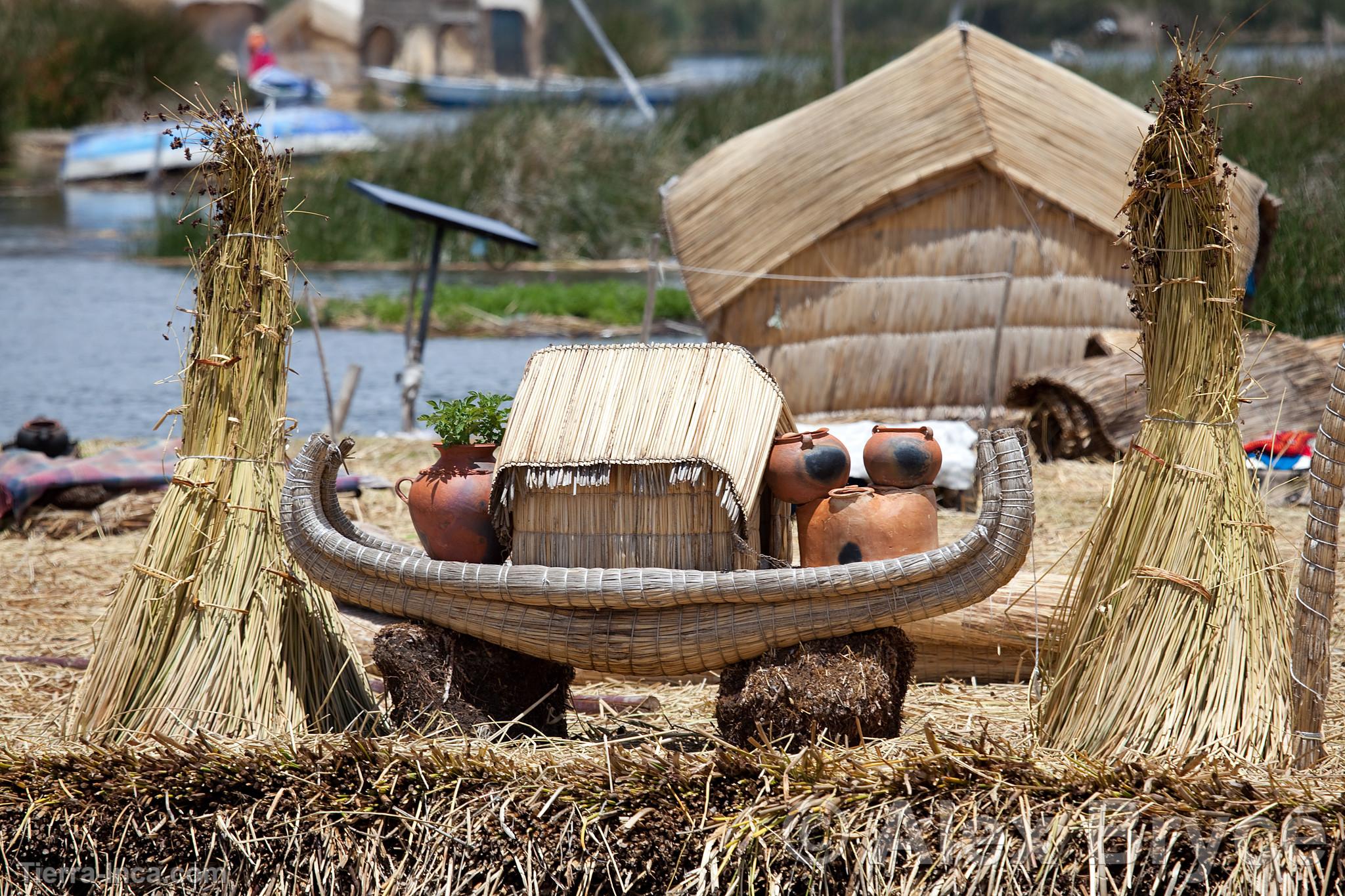 Artesana en las Islas de los Uros