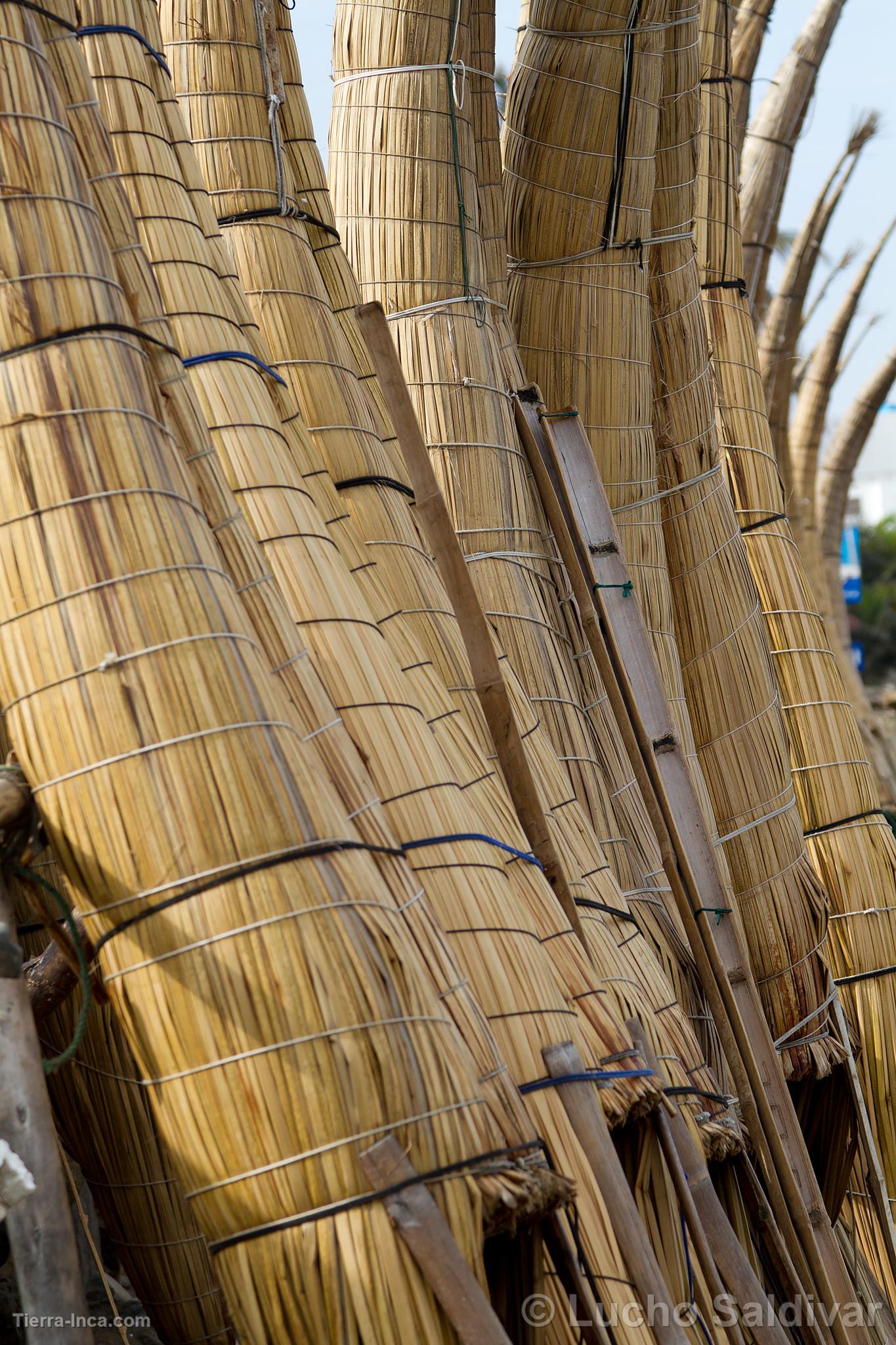 Caballitos de totora en Huanchaco