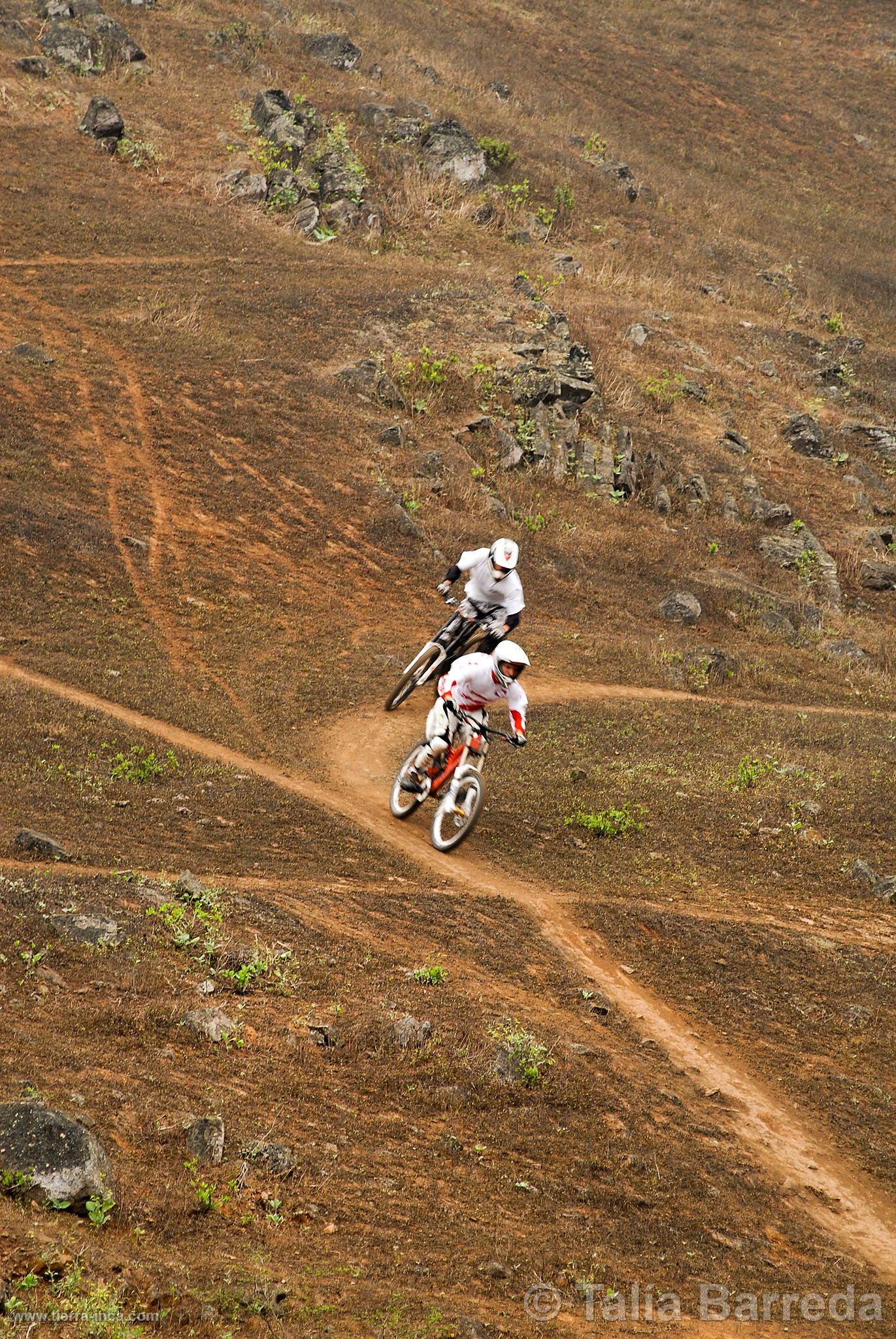 Ciclismo en las Lomas de Lcumo