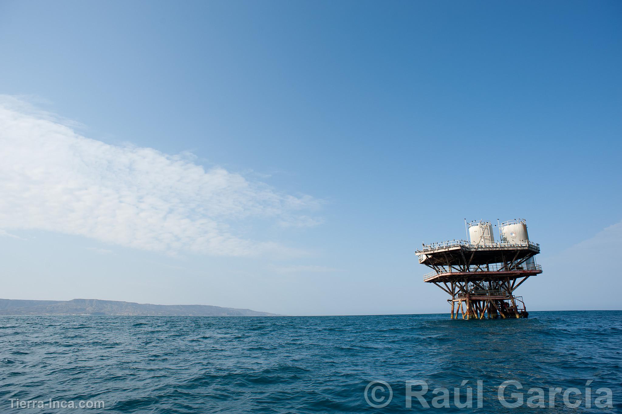 Plataforma en el mar de Máncora