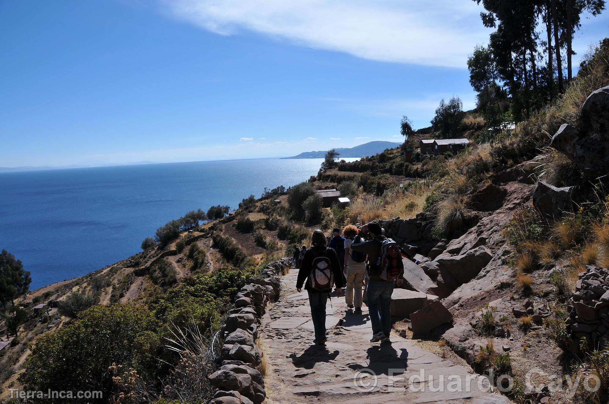 Turistas en la Isla de Taquile