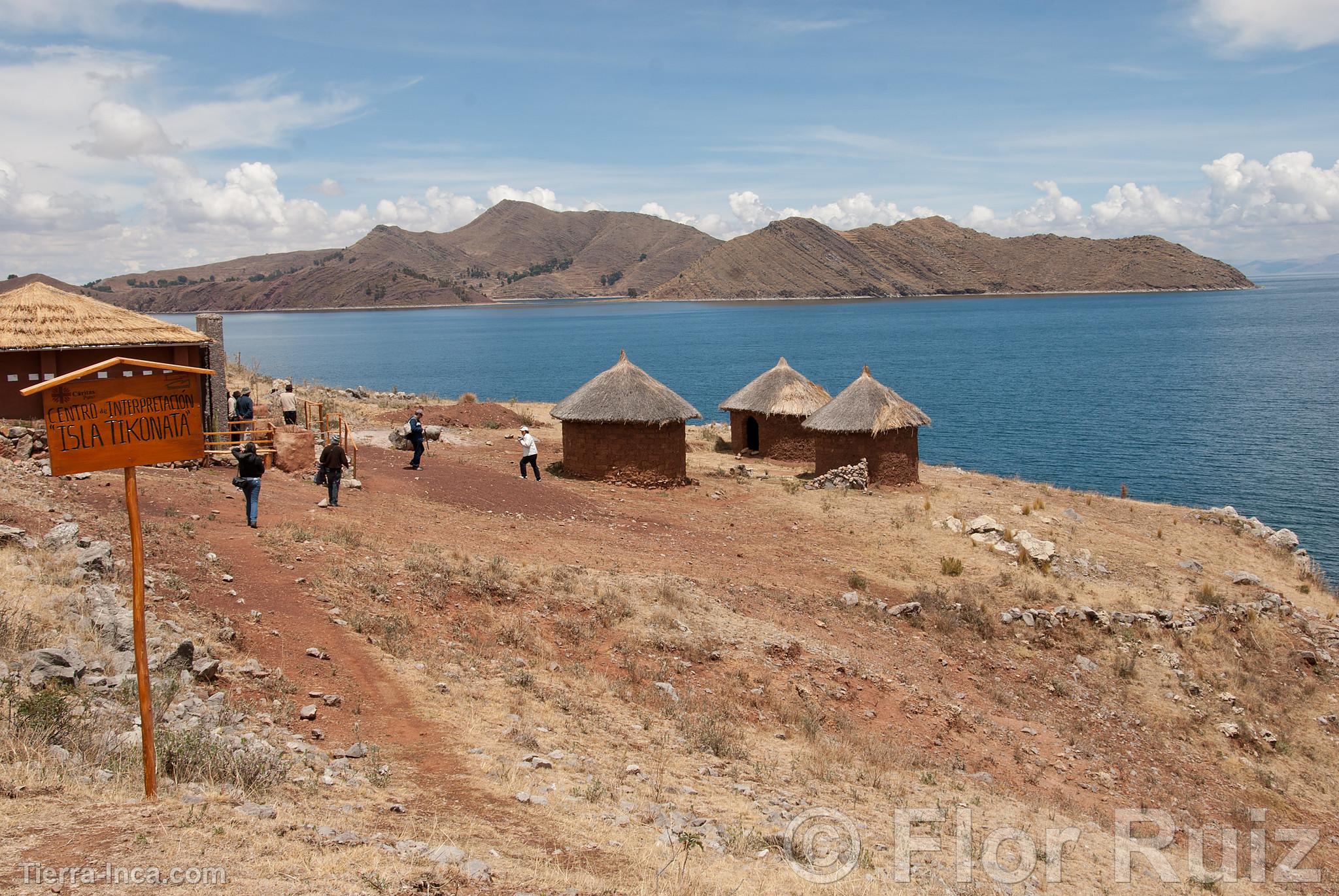 Isla Tikonata en el Lago Titicaca