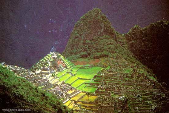 Vista general. Al fondo, el Wayna Picchu, Machu Picchu