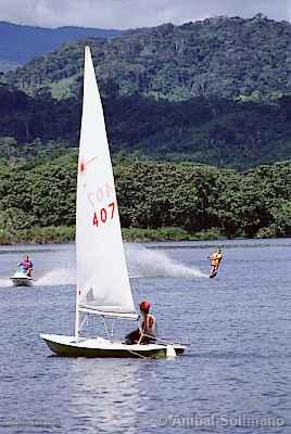 Ski acutico en la Laguna Azul