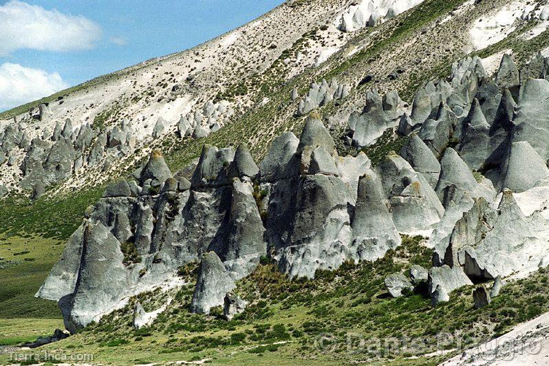 Bosque de piedras alrededor de la carretera Arequipa - Chivay., Abancay