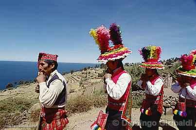 Msicos Sikuri en la isla Taquile