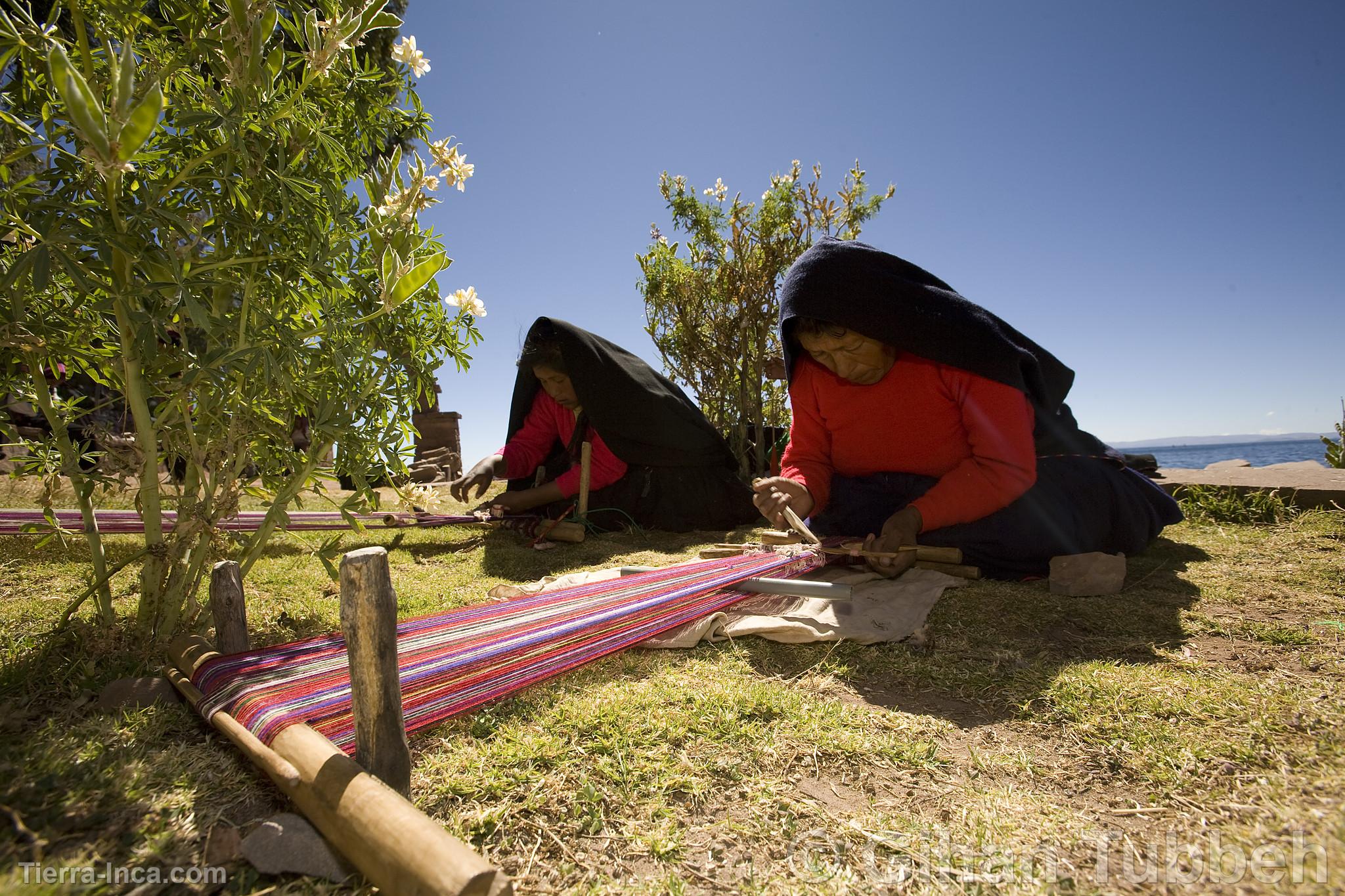 Artesanas de Taquile