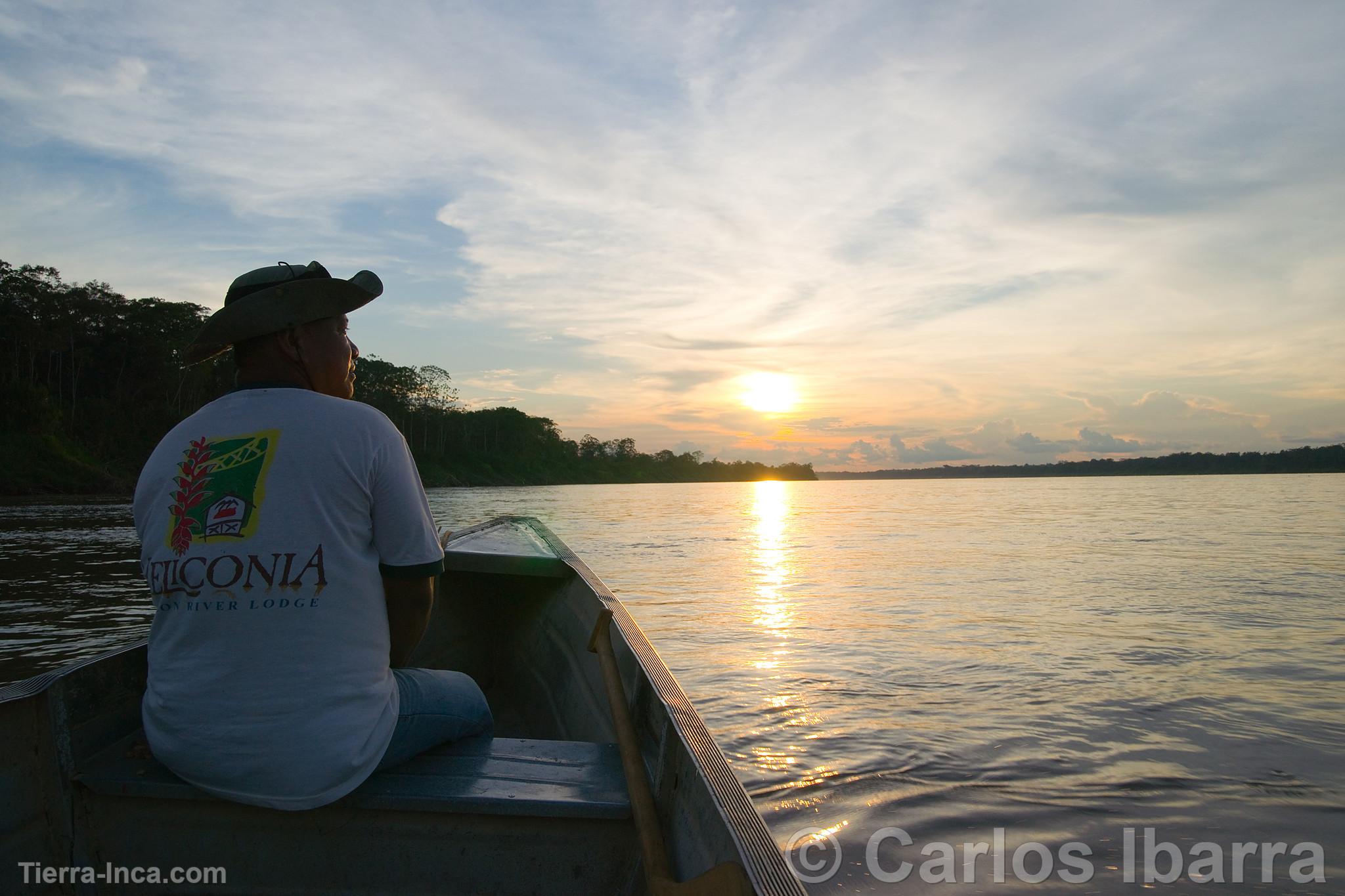 Paseo en bote en el ro Amazonas