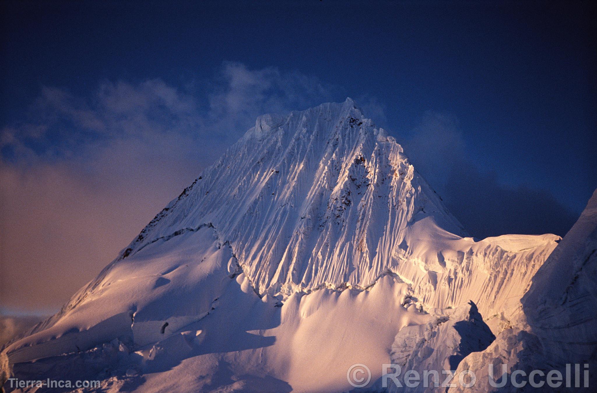 Nevado Alpamayo 5947 msnm, Huascarn