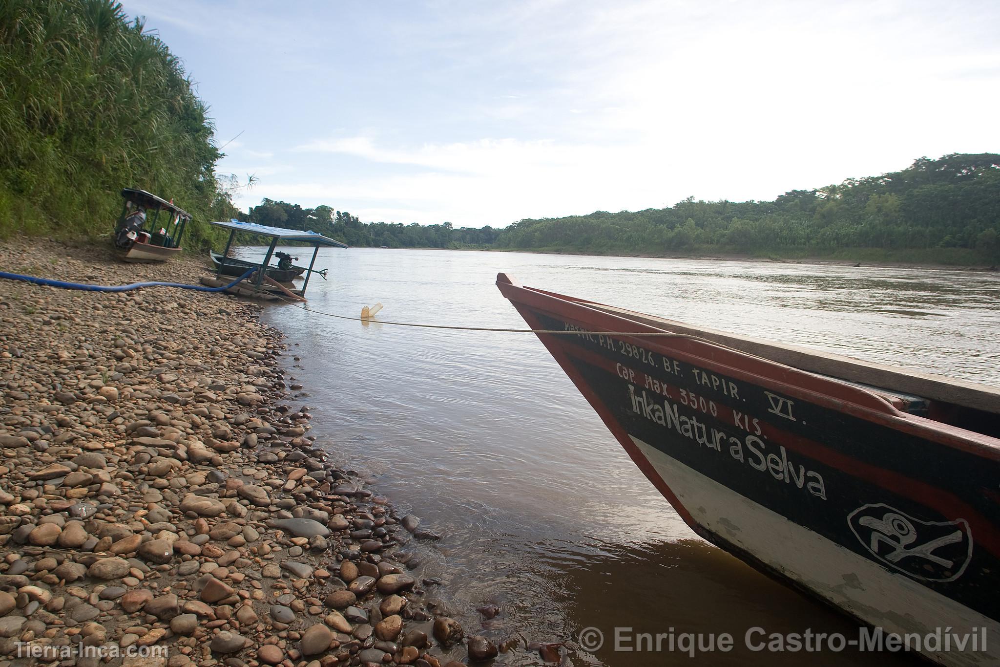 Bote en el ro Manu