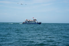 Yate con turistas en las Islas Palomino, Callao