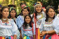 Pobladores de Lamas con trajes típicos