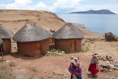 Isla Tikonata en el Lago Titicaca