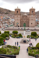 Plaza y Catedral de Puno