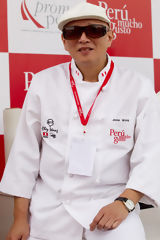 Javier Wong - Chef, conocido por su cocina de fusin