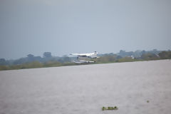 Hidroavin sobre el Ro Amazonas