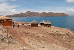 Isla Tikonata en el Lago Titicaca