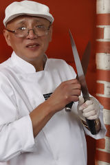 Javier Wong - Chef, conocido por su cocina de fusin