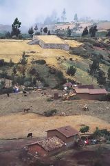 Ushnu en campia de Sayhuite, Apurmac