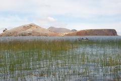 Isla Tikonata en el Lago Titicaca