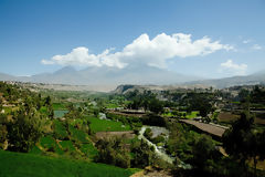 Volcn Chachani y campia de Arequipa