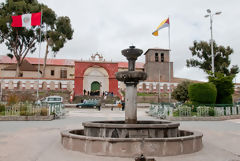 Plaza e Iglesia Nuestra Seora de la Asuncin en Chucuito