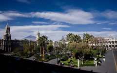 Plaza de armas y catedral de Arequipa